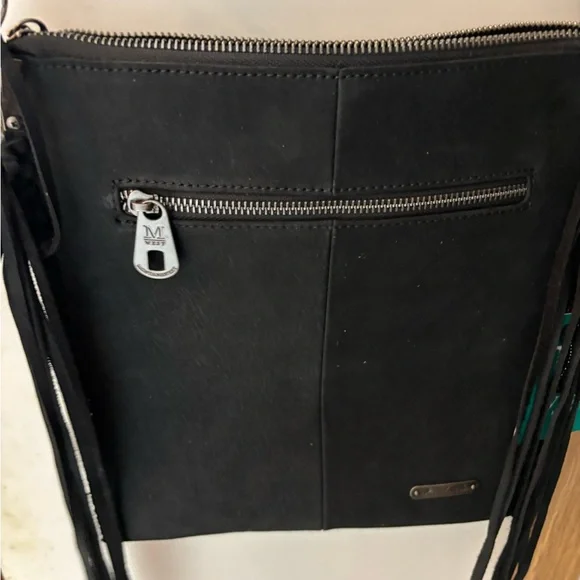 MONTANA WEST 100% LEATHER ENGRAVED TURQUOISE/HALF WHITE /BLACK COWHIDE PURSE - Picture 3 of 8